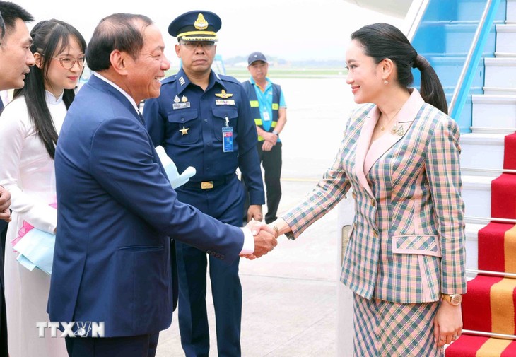 PM Kerajaan Thailand Paetongtarn Shinawatra Memulai Kunjungan Resmi di Vietnam - ảnh 1
