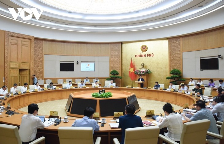 PM Pham Minh Chinh: Mengubah Pola Pikir dari Pengelolaan ke Penegakan dan Pengabdian   - ảnh 1