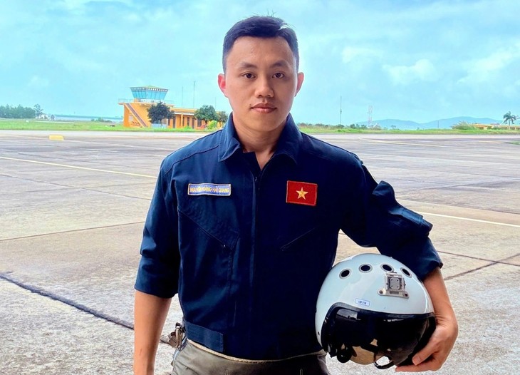 Nguyen Hoang Hai Quang – Penjaga Langit Damai Tanah Air - ảnh 1