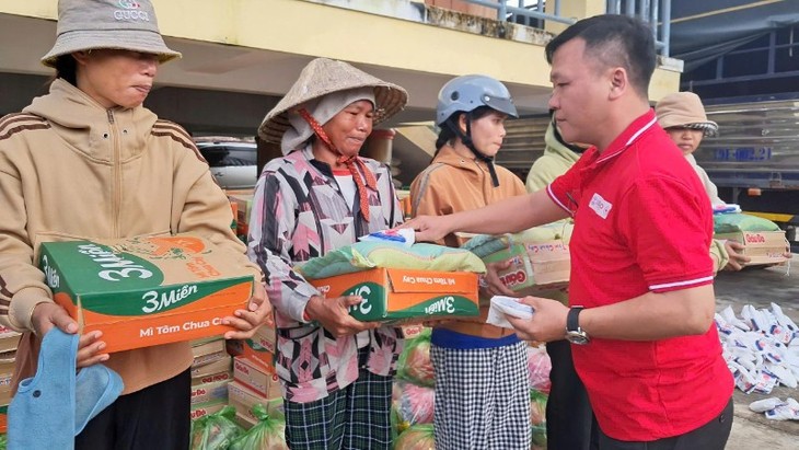 Pengurus Besar Palang Merah Vietnam Berikan Bantuan Darurat kepada Warga yang Terdampak Badai Kalmaegi - ảnh 1
