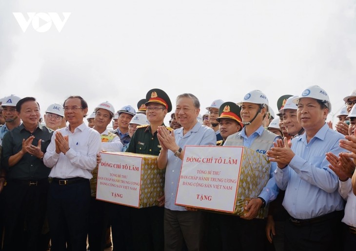  “Bandara Internasional Long Thanh Harus Menjadi Model Baru untuk Infrastruktur Penerbangan yang Modern, Berkelanjutan dan Pintar” - ảnh 2