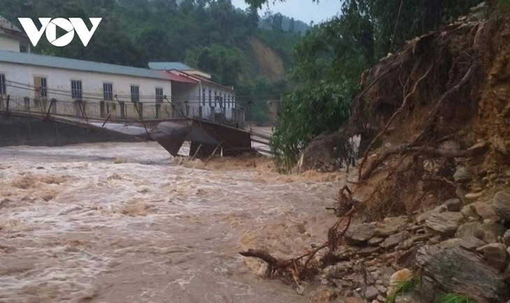 VOV5 Serukan Dukungan bagi Masyarakat di Vietnam Tengah dan Dataran Tinggi Tay Nguyen yang Terdampak Parah Badai dan Banjir - ảnh 2