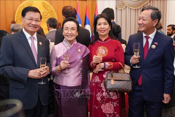 Laos Tegaskan Negara-Negara Sahabat dan Organisasi Internasional Berikan Kontribusi Penting bagi Perjalanan Pembangunan 50 Tahun - ảnh 1