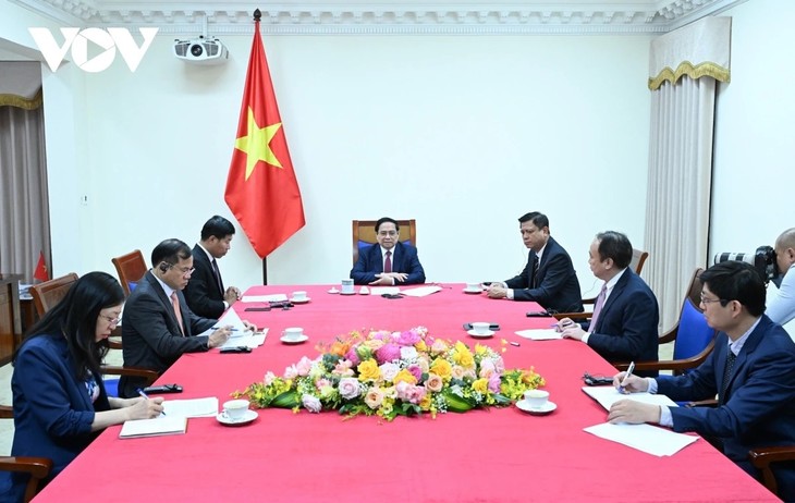 Menjadikan Hubungan Kemitraan Strategis Komprehensif Vietnam-Singapura Sebagai “Mercusuar” di ASEAN - ảnh 2