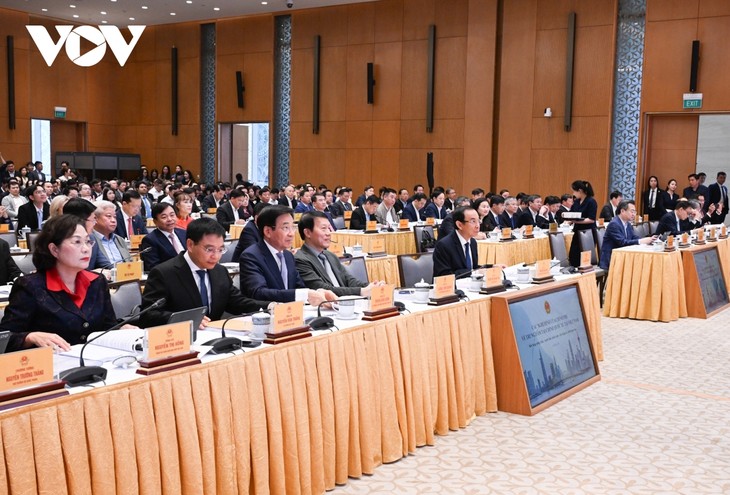 PM Pham Minh Chinh Hadiri Konferensi Pengumuman Pembentukan Pusat Keuangan Internasional di Vietnam - ảnh 2