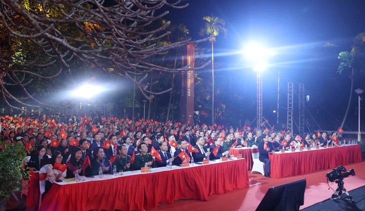 Pimpinan Partai dan Negara Hadiri Program Televisi Siaran Langsung “Dua Tangan Membangun Sebuah Tanah Air”  - ảnh 5