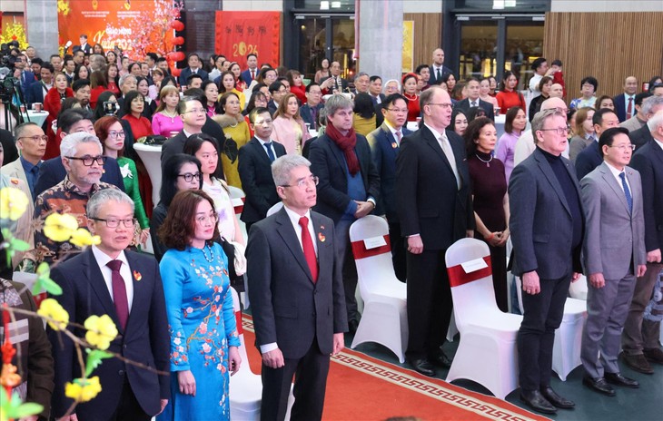 Musim Semi Tahun Kuda 2026: Orang Vietnam di Jerman dengan Bergelora Merayakan Hari Tet Komunitas - ảnh 1