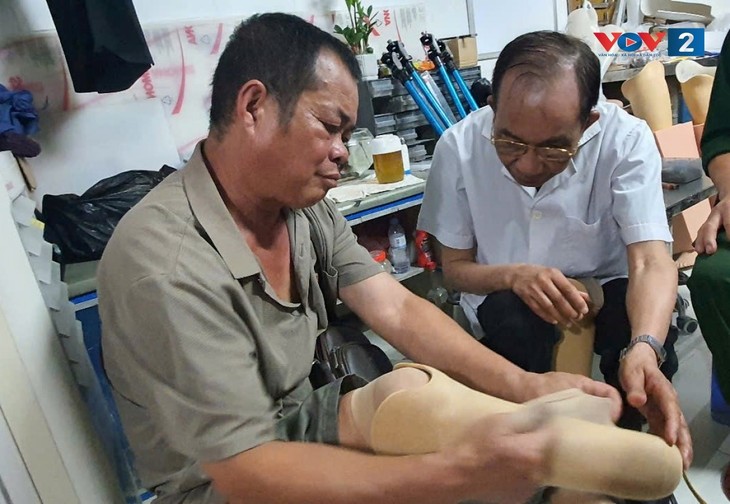 Dokter Laki-Laki Tua Mencari Kembali Impian untuk Orang Disabilitas - ảnh 2