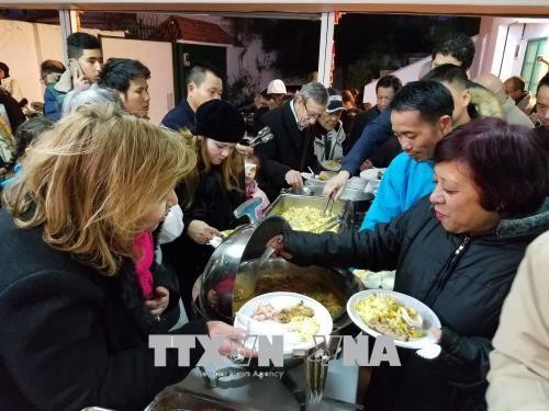 Vietnamese in Algeria welcome Lunar New Year 2018 - ảnh 1