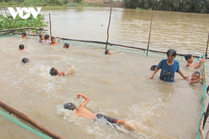 Local swimming coach makes inspirational women list by Forbes Vietnam - ảnh 2