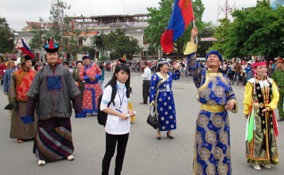 Уличный праздник в рамках Фестиваля Хюэ - 2012 - ảnh 4