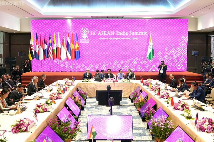 Состоялись встречи руководителей стран АСЕАН и стран-партнёров - ảnh 2