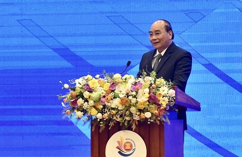 Нгуен Суан Фук: Позиция, воля и мудрость Вьетнама нашли ясное отражение в году АСЕАН 2020 - ảnh 1