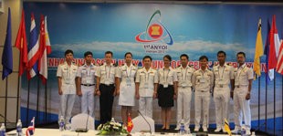 Giao lưu sỹ quan trẻ Hải quân các nước ASEAN năm 2012  - ảnh 1