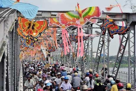 Nhiều chương trình hấp dẫn tiếp tục thu hút du khách trong Festival Huế  - ảnh 1