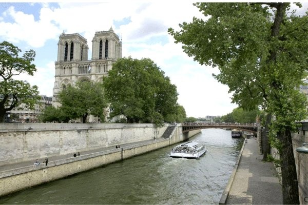 Triển lãm ảnh “Một thoáng Paris” - ảnh 1