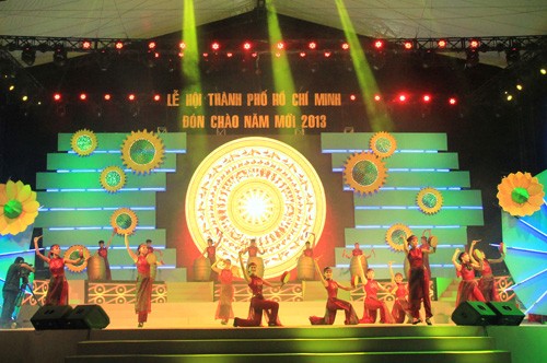 Thành phố Hồ Chí Minh đón chào năm mới 2013 - ảnh 1