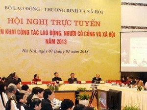 Hội nghị trực tuyến triển khai công tác lao động, người có công và xã hội 2013 - ảnh 1