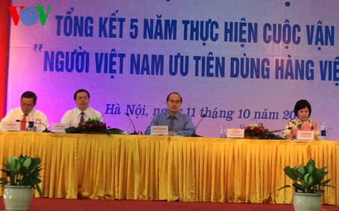 Năm 2020, 90% người Việt Nam ưu tiên dùng hàng trong nước - ảnh 1