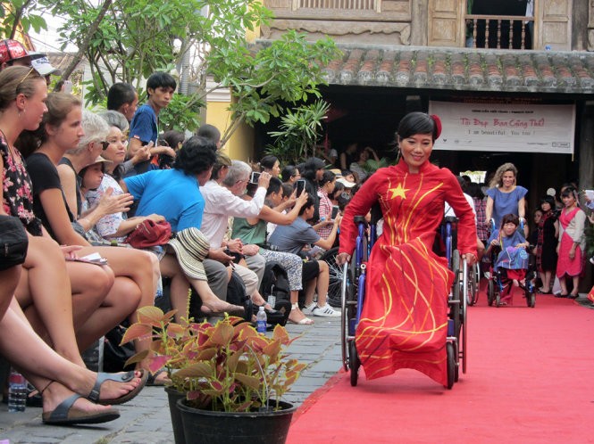 Chương trình thời trang “Tôi đẹp- Bạn cũng thế” khám phá vẻ đẹp của người phụ nữ khuyết tật - ảnh 6