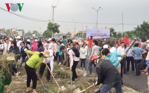 Đà Nẵng tổng ra quân dọn vệ sinh đón Tuần lễ Cấp cao APEC - ảnh 2