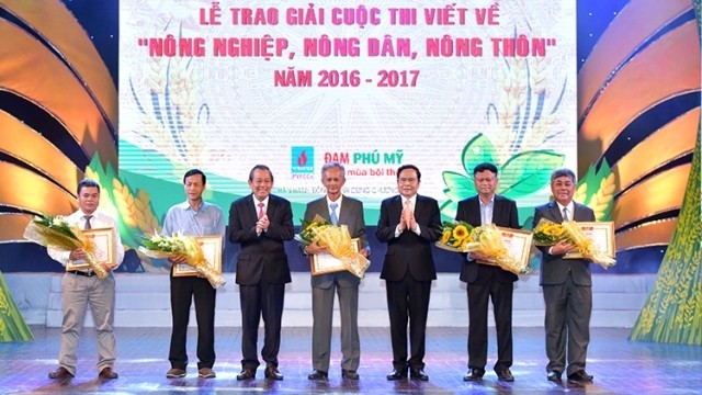 Trao giải Cuộc thi viết về nông nghiệp, nông dân, nông thôn  - ảnh 1