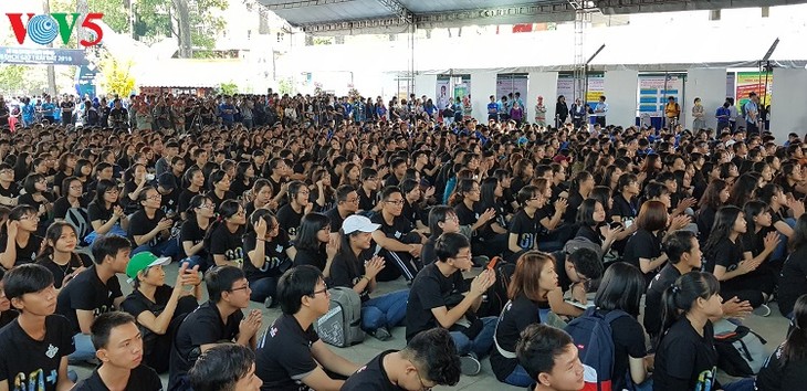 Thành phố Hồ Chí Minh: Hơn 2 ngàn người ra quân phát động chiến dịch giờ trái đất - ảnh 2