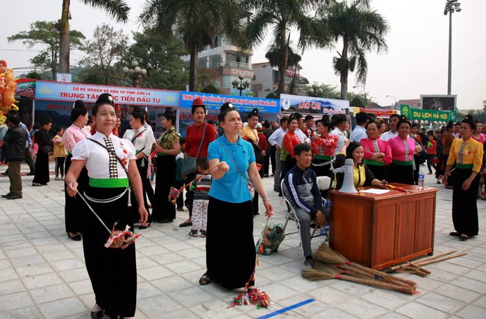 Sôi động các hoạt động Lễ hội hoa ban Điện Biên năm 2018 - ảnh 1