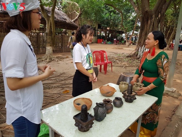 Độc đáo làng nghề làm gốm Bàu Trúc - ảnh 1