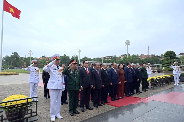 Lãnh đạo Đảng, Nhà nước vào Lăng viếng Chủ tịch Hồ Chí Minh nhân kỷ niệm 74 năm Quốc khánh 2/9 - ảnh 1