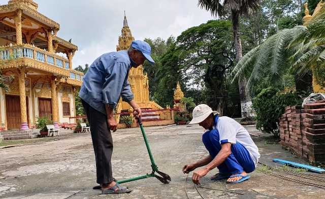 Đội lão nông xây cầu nông thôn từ thiện - ảnh 2