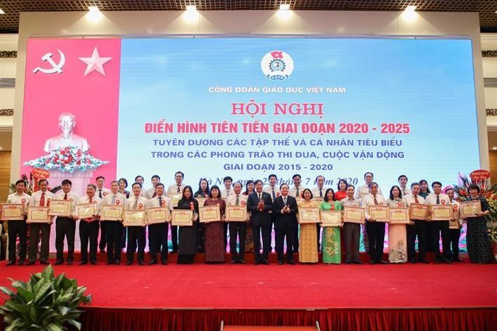 Vinh danh các điển hình tiên tiến ngành Giáo dục và Đào tạo - ảnh 1