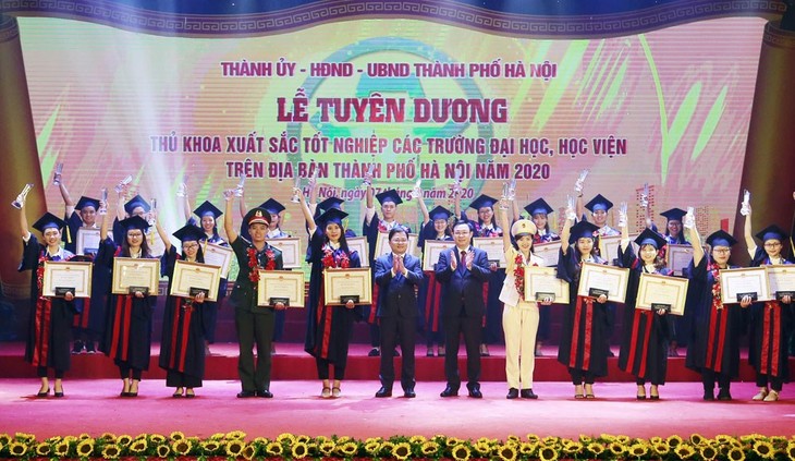 Tuyên dương 88 thủ khoa xuất sắc tốt nghiệp đại học - ảnh 1