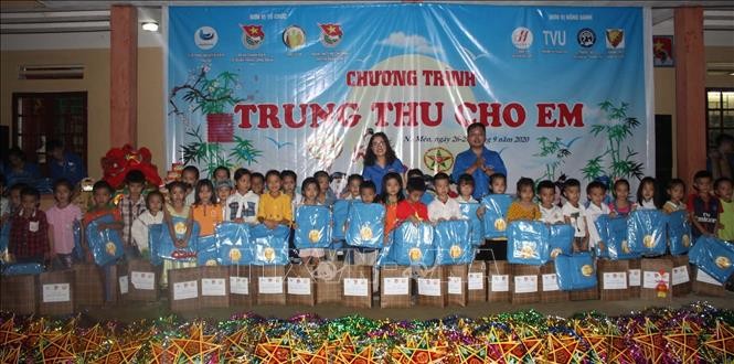 Mang Trung thu yêu thương đến với thiếu nhi mọi miền đất nước - ảnh 1