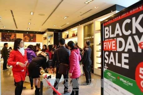 Sôi nổi các hoạt động mua sắm dịp Black Friday - ảnh 1