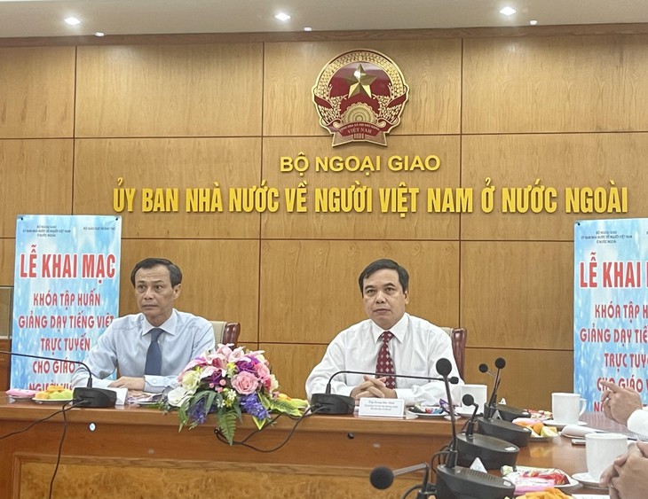 Khai mạc Khóa tập huấn giảng dạy Tiếng Việt cho giáo viên Việt Nam ở nước ngoài năm 2021 - ảnh 2