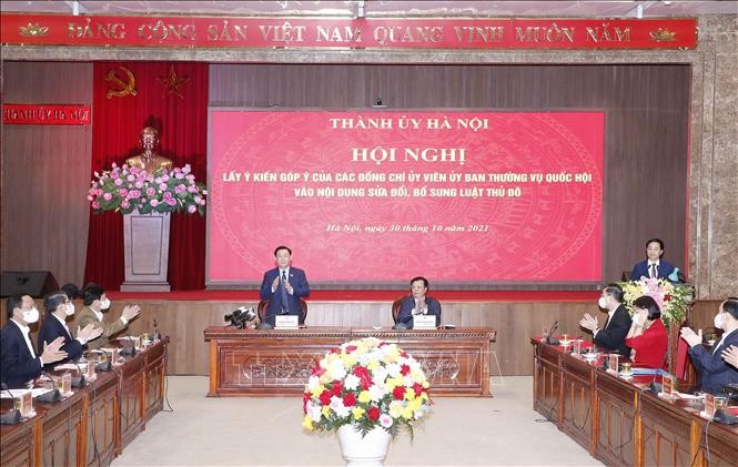 Chủ tịch Quốc hội Vương Đình Huệ dự Hội nghị lấy ý kiến vào nội dung dự án Luật Thủ đô (sửa đổi) - ảnh 1