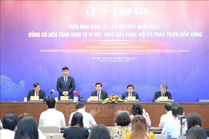 Diễn đàn Kinh tế-Xã hội 2022: “Củng cố nền tảng kinh tế vĩ mô, thúc đẩy phục hồi và phát triển bền vững” - ảnh 1