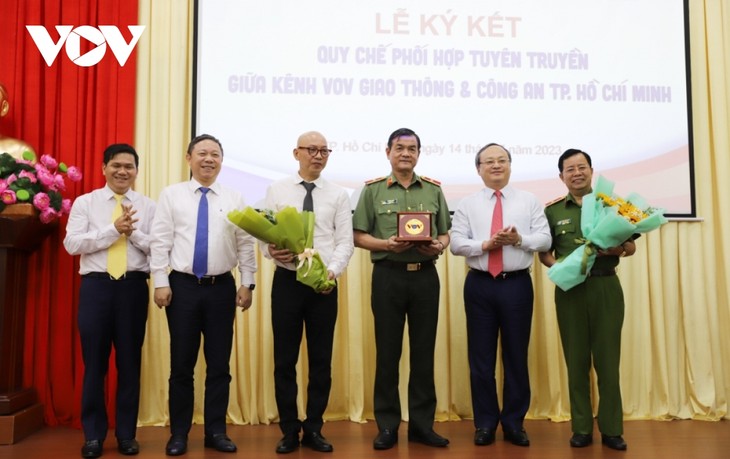 Kênh VOV Giao thông và Công an Thành phố Hồ Chí Minh ký kết Quy chế phối hợp tuyên truyền - ảnh 1