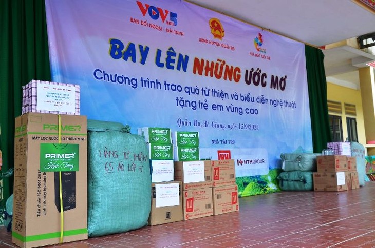 Bay lên những ước mơ - ảnh 1