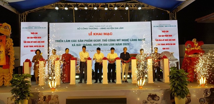 Khai mạc Triển lãm các sản phẩm OCOP, thủ công mỹ nghệ và làng nghề xã Bát Tràng 2023 - ảnh 1