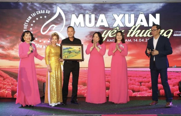 “Mùa xuân yêu thương” của phụ nữ Việt Nam tại Châu Âu - ảnh 3