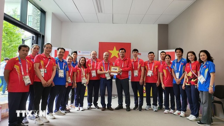 Olympic 2024: Đại sứ Việt Nam tại Pháp thăm hỏi Đoàn Thể thao Việt Nam - ảnh 1