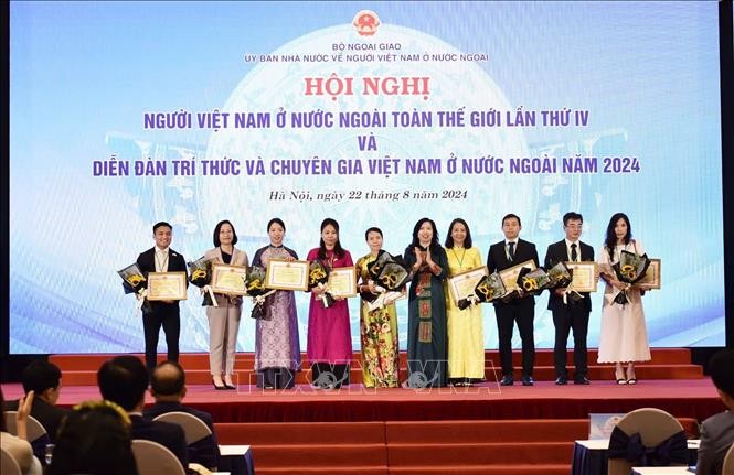 Công tác về người Việt Nam ở nước ngoài sẽ tiếp tục được triển khai toàn diện và mạnh mẽ hơn - ảnh 1