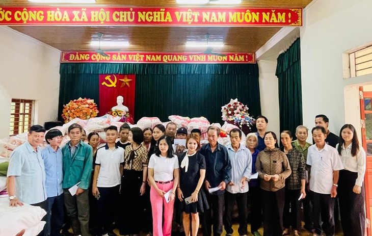 Kiều bào đến với bà con vùng lũ Phú Thọ và Tuyên Quang - ảnh 9