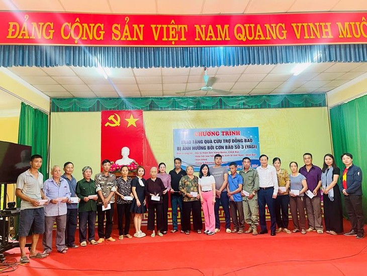 Kiều bào đến với bà con vùng lũ Phú Thọ và Tuyên Quang - ảnh 14