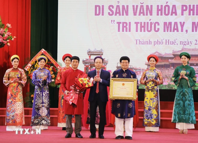 Lan tỏa giá trị áo dài Huế trong cuộc sống đương đại - ảnh 1