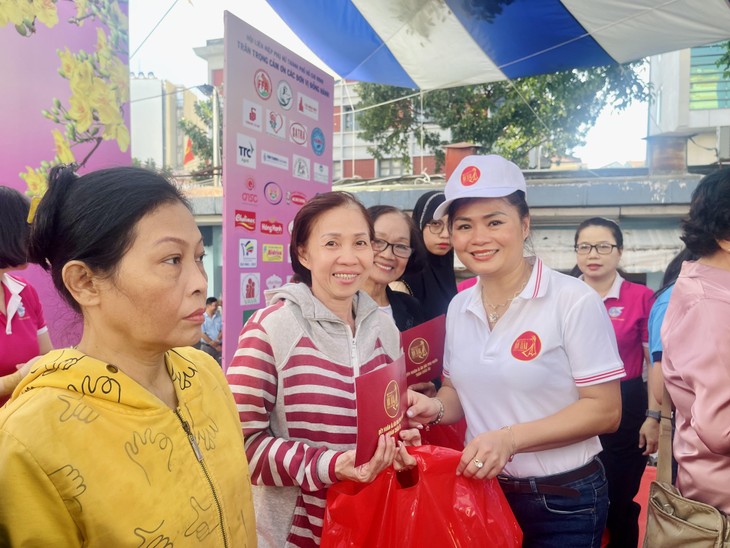 Quỹ nhân ái, Hoa hậu Áo dài phu nhân toàn Châu Âu mang “Xuân an vui” đến những hoàn cảnh khó khăn tại TPHCM - ảnh 8