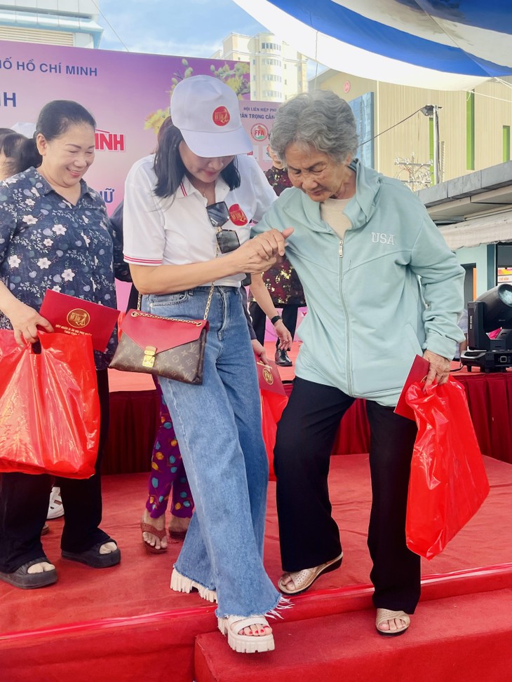 Quỹ nhân ái, Hoa hậu Áo dài phu nhân toàn Châu Âu mang “Xuân an vui” đến những hoàn cảnh khó khăn tại TPHCM - ảnh 6