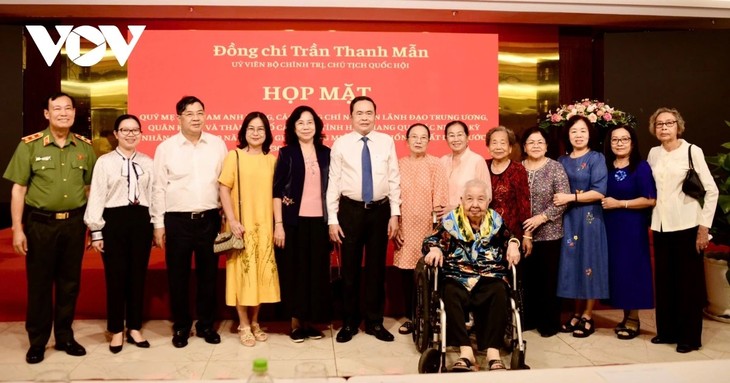 Chủ tịch Quốc hội gặp mặt các Mẹ Việt Nam anh hùng, nguyên lãnh đạo Trung ương tại TP Cần Thơ, Hậu Giang - ảnh 2